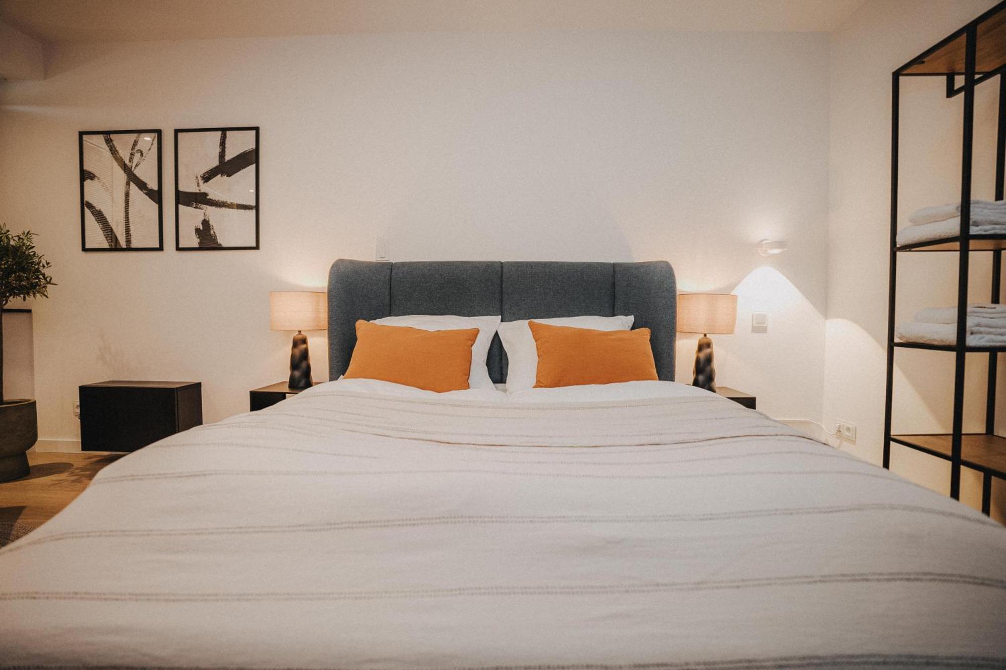 אולדנבורג Downtown Apartment Mit Luxusbad Am Hafen Nur 5 Minuten Zu Fuss In Die Innenstadt Und Zum Bahnhof! מראה חיצוני תמונה